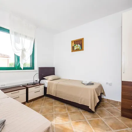 Tolle Wohnung In Privlaka Mit Wlan