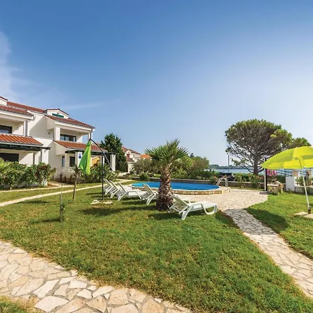Apartment Cozy In Privlaka With House Sea View