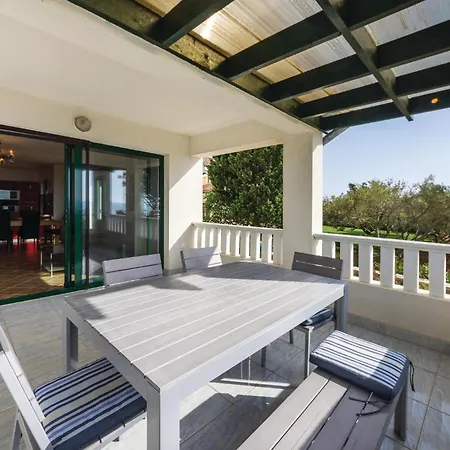 Two-bedroom In Apartamento *